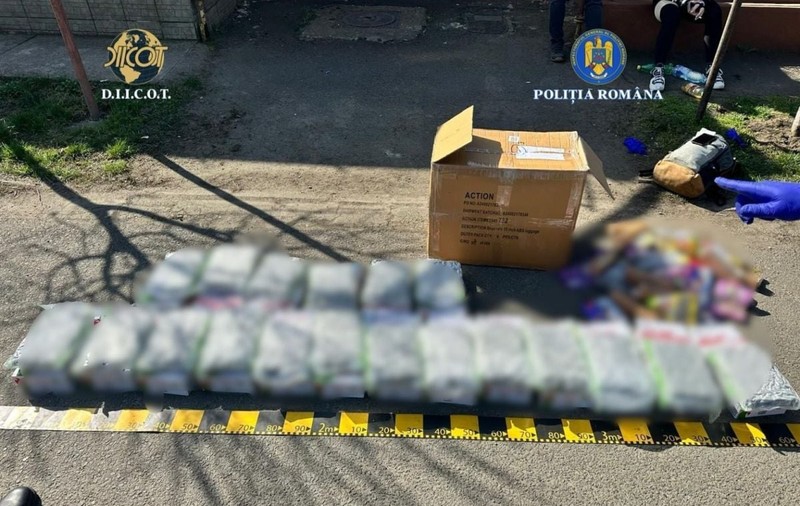 O tânără din Timișoara a ascuns aproape 10 kilograme de canabis printre dulciurile aduse din Spania