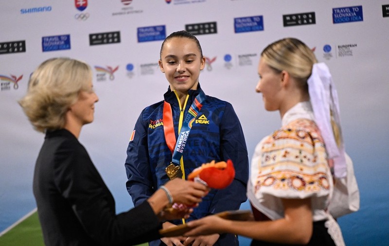 Mama unei gimnaste din lotul național de la Deva face acuzații grave. „Fiica mea mi-a dat mesaj că se aruncă de la geam!”
