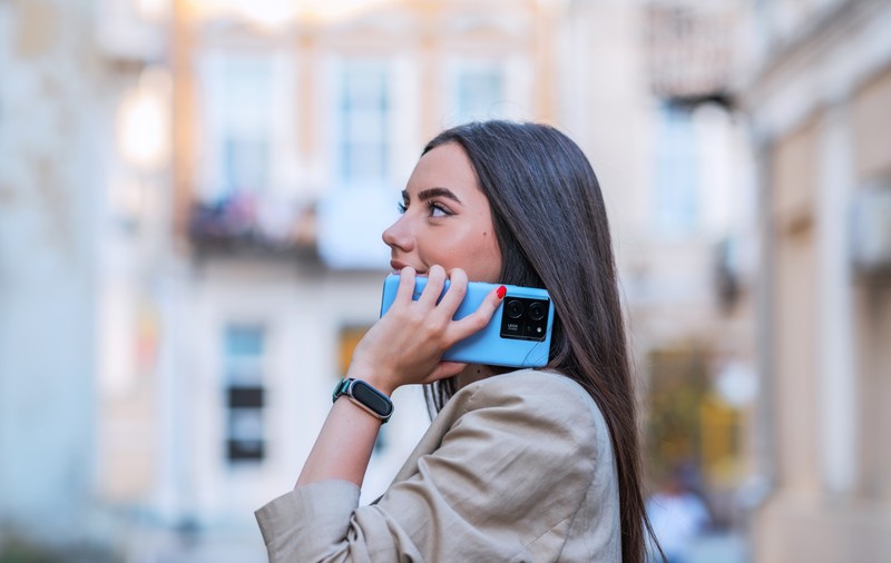 A apărut telefonul care filmează 8K și se încarcă în doar 19 minute
