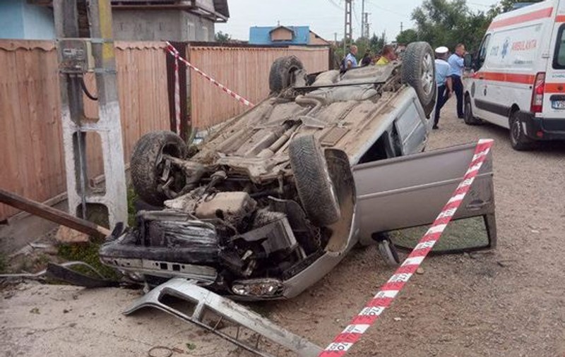 Răsturnare de situație în cazul accidentului din Băcești, Vaslui. Copilul de 12 ani a murit după ce a tras de volanul mașinii