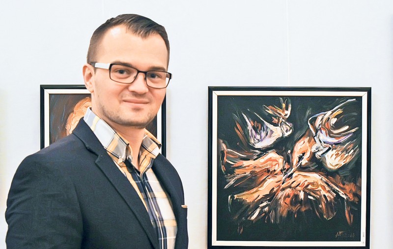 Un medic rezident pictează pentru a renova spitalul