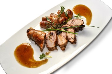 Muschiulet de porc cu prune uscate
