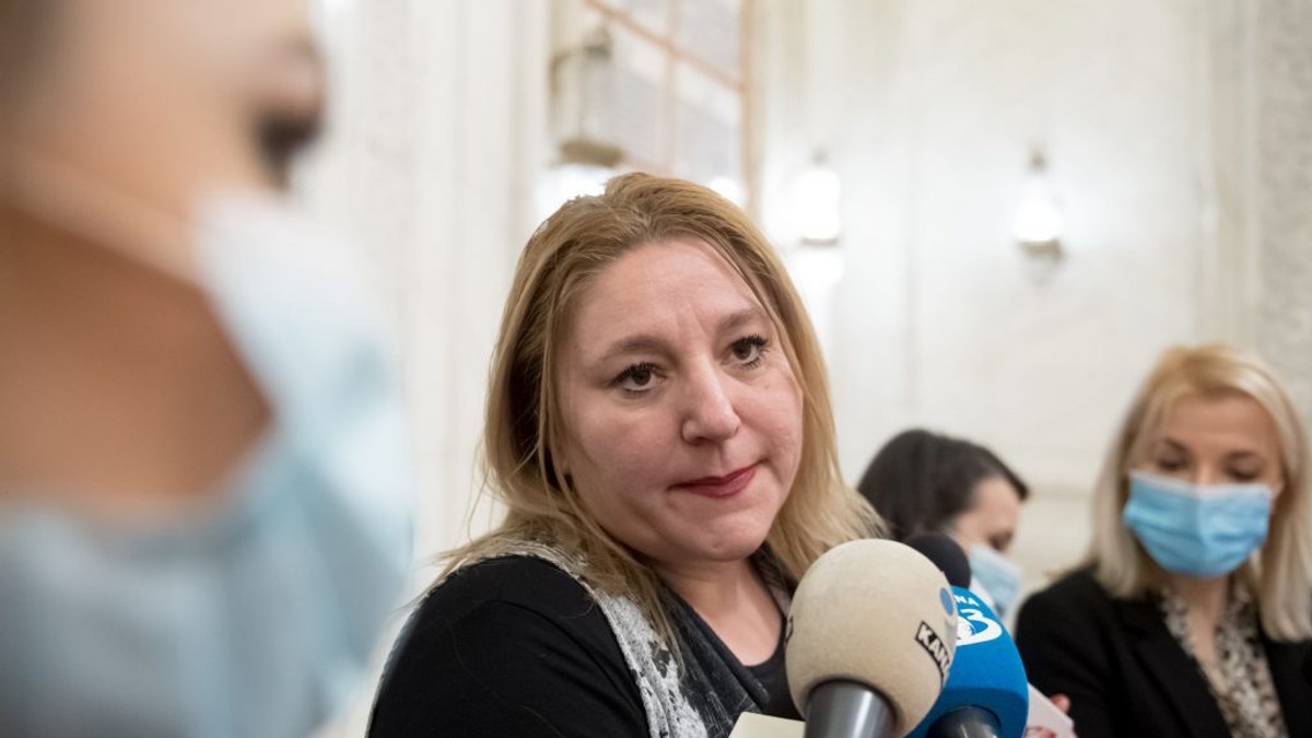 VIDEO Incidentele dintre jurnalista italiană și Diana Șoșoacă, în principalul jurnal de pe Rai Uno. Lucia Gorraci: „Am fost sechestrată, soțul senatoarei m-a lovit”