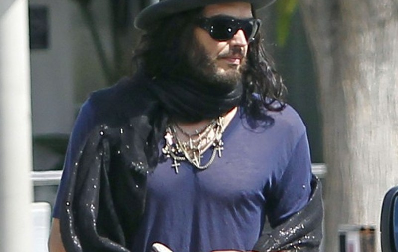 Russell Brand, generos pe averea lui Katy Perry. Îi lasă casa cumpărată din banii ei!