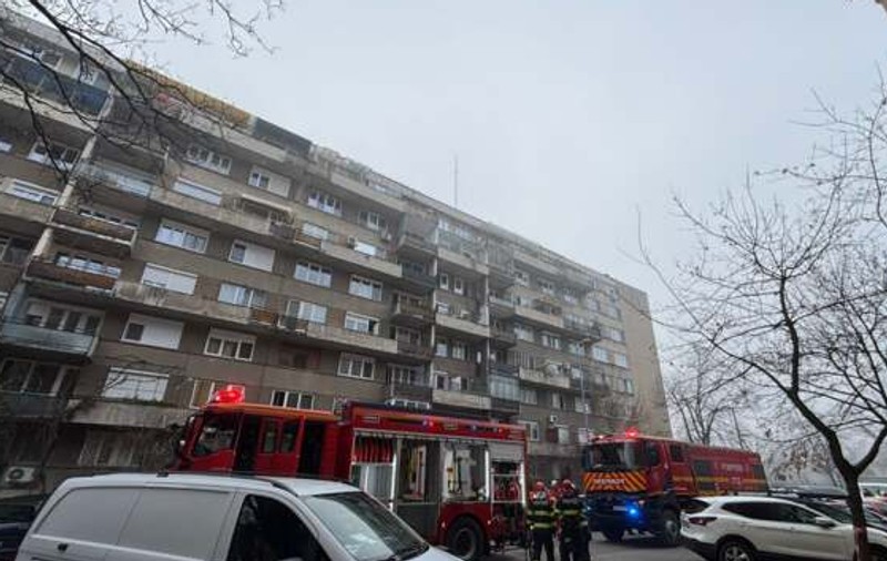 Incendiu într-un bloc din centrul Timișoarei. 40 de oameni au fost evacuați, o persoană s-a intoxicat cu fum
