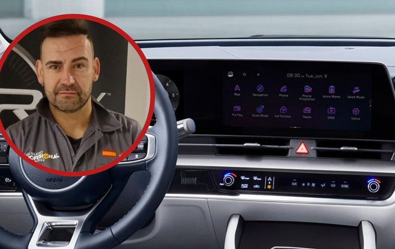 13.076 de euro a costat reparația ecranului panoramic curbat de 31 cm de la bordul unui SUV Kia. Cel mai bun mecanic din Spania explică de ce