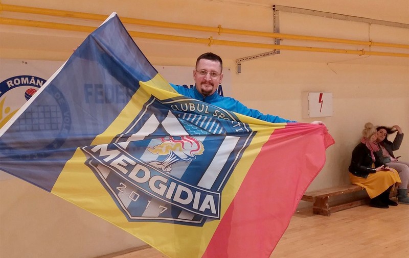 Adolescentă: ”Poliția mi-a zis: nu te-a atins, n-avem ce să facem”. Atunci, mamele s-au mobilizat și l-au oprit pe antrenorul pedofil din Constanța!