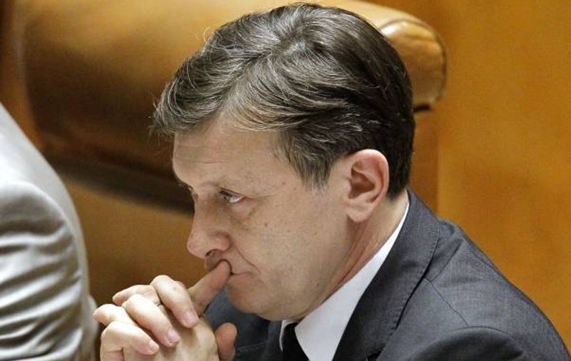 Vezi ce DECIZIE NEOBIŞNUITĂ a luat Crin Antonescu în ceea ce-l priveşte pe Varujan Vosganian
