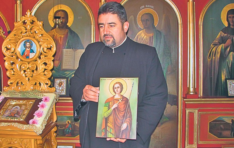 Preotul din Izvoarele şi mai mulţi enoriaşi pleacă azi la Iaşi, ca să ceară ajutor divin: «Ne vom ruga la Sf. Parascheva să ne scape de cutremure» | FOTO