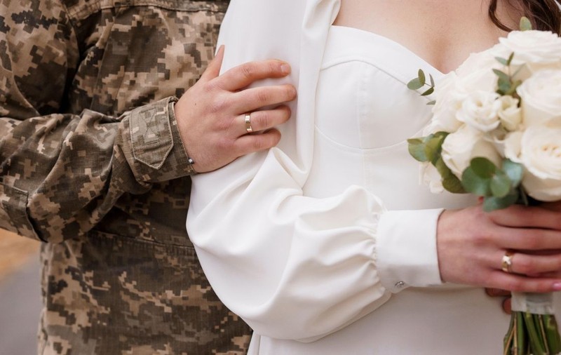 Rusia vrea să interzică divorțurile pentru soțiile soldaților: „Nu s-au căsătorit cu omul, ci cu averea lui”