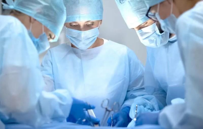 Doi pacienți dintr-un spital din Iași au fost jefuiți în timp ce se aflau în operație