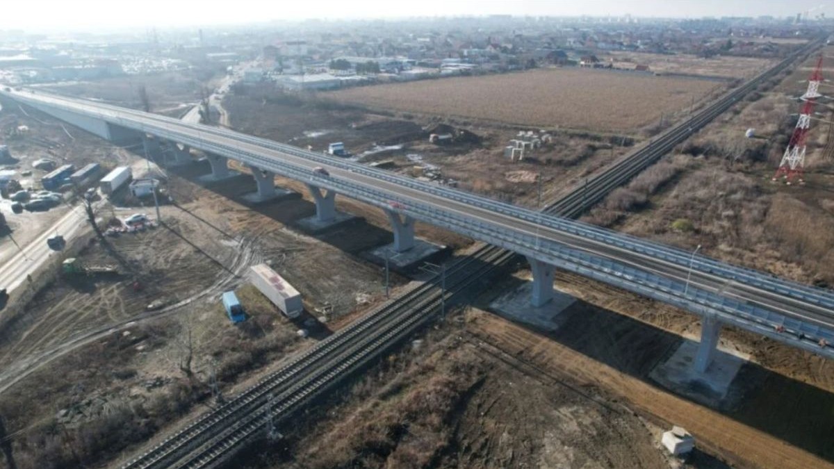 Stadiul lucrărilor la drumul de legătură dintre Autostrada A1 Arad – Timişoara şi DN 69 se apropie de 70%.