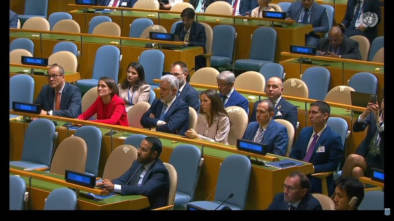 Mirabela Grădinaru (partenera președintelui), Oana Țoiu (ministru de Externe) și Marius Lazurca (consilier prezidențial) au fost în sala unde Nicușor Dan a vorbit la Adunarea Generală a ONU de la New York