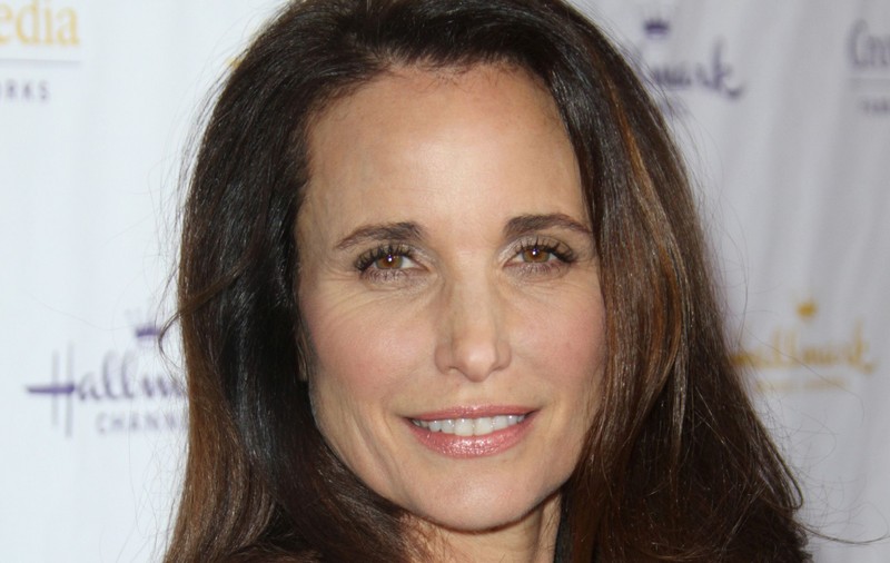 Andie MacDowell, în cârje la un eveniment! Uite cum arată actriţa la 54 de ani - FOTO