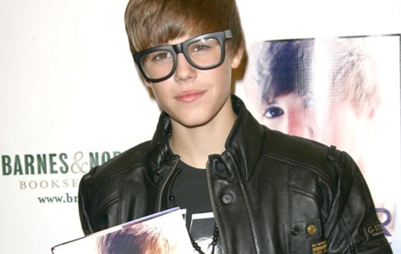Justin Bieber şi-a tras "antrenor de flirturi"