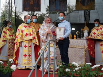 Primarul Robert Negoiță a primit, în august 2020, din partea Patriarhiei Române Ordinul Sfinților Împărați Constantin și Elena, pentru sprijin administrativ. Foto: Facebook Robert Negoita
