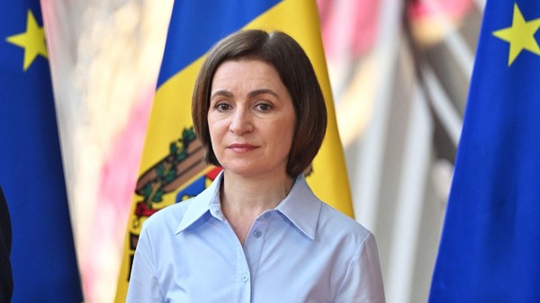 Opoziţia parlamentară de la Chişinău a anunţat iniţierea unei proceduri de suspendare din funcţie a preşedintelui Republicii Moldova, Maia Sandu, acuzând-o de încălcări grave ale Constituţiei şi de uzurparea puterii în stat.
