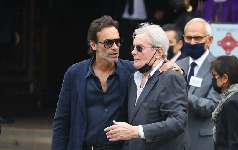 Alain Delon își dă fiul în judecată, după ce Anthony a făcut dezvăluiri despre starea lui: „Îi tot spune că e senil”