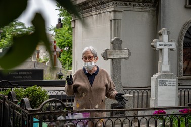 Luminița Țacu venea în fiecare săptămână la cimitir, înainte de instalarea stării de urgență