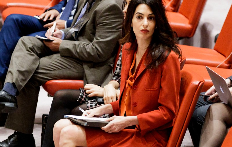 Amal Clooney s-a întors la muncă după naștere și cere drepturi pentru victimele ISIS la ONU