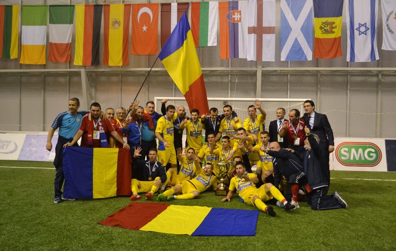 MINIFOTBAL. Au primit trofeul de la Răzvan Burleanu și au onorat titlul european cu tricolorul 
