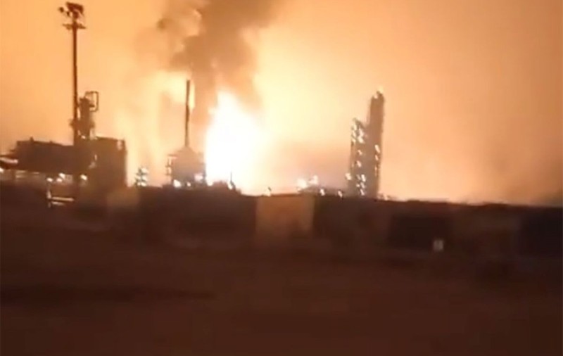 Reacția rușilor după ce li s-a zis că explozia unei rafinării chimice nu e o problemă. „Nu vă panicați, e doar un nor de gaz”