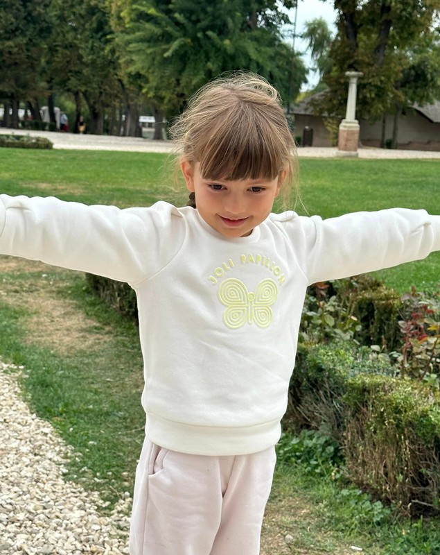 Fetița în vârstă de 4 ani a Ancăi Serea învață acasă: „Vorbește limba engleză mai mult, are profesoară”. De ce a retras-o de la grădiniță