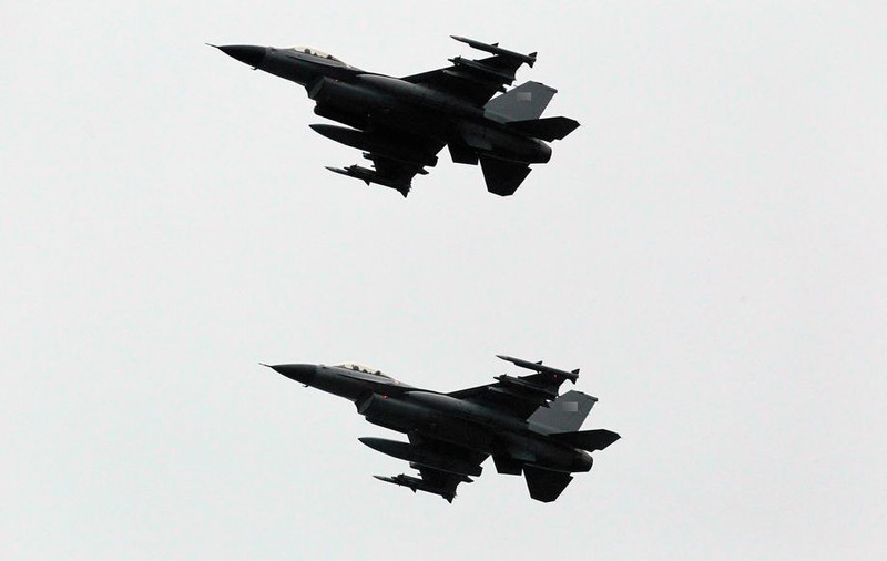 Avioane americane F-16 repoziționate din Germania în România, „pentru a întări securitatea regională”