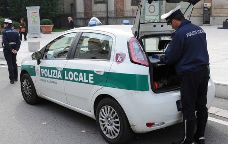 O româncă din Italia a bătut o polițistă pentru o amendă. „Așa ceva nu e acceptabil!”