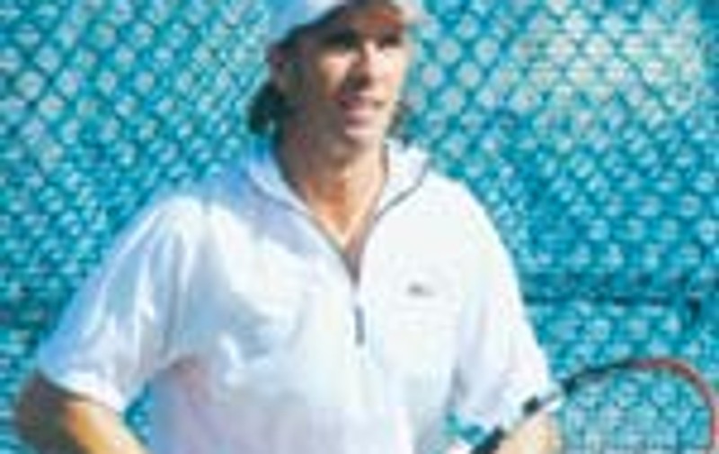 Ii invata tenis de camp pe americani