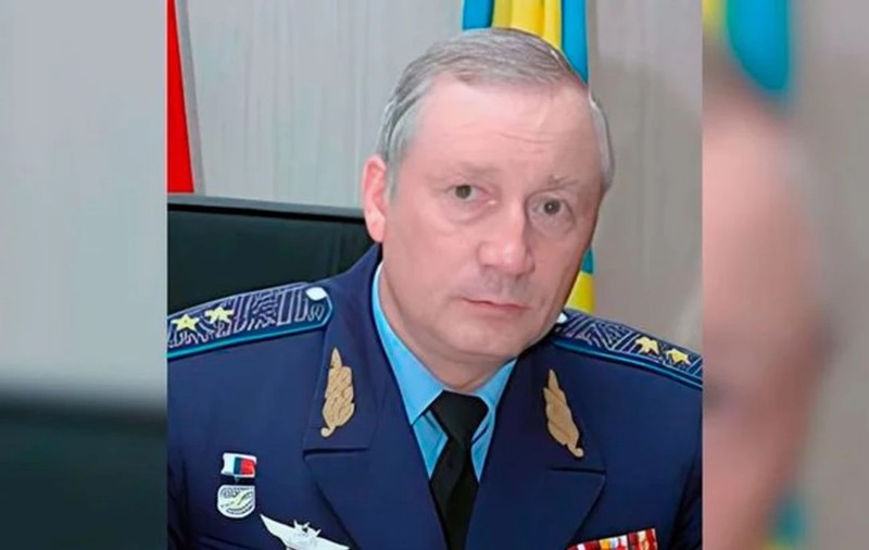 Un general rus care l-a criticat pe Vladimir Putin a fost găsit mort, întins în pat, alături de soție