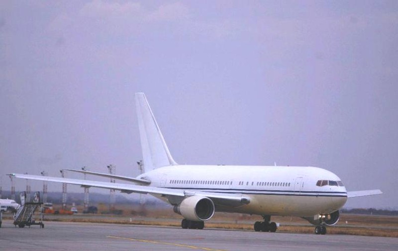 Culmea zgârceniei! Avionele au aterizat de urgenţă, că nu mai aveau combustibil