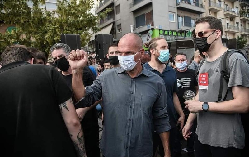 „Inflația este o boală care îi afectează în mod disproporționat pe cei săraci”. Fostul ministru grec de finanțe Yanis Varoufakis cere intervenția băncilor centrale