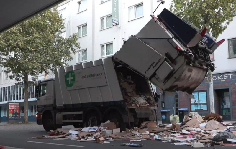 Un român a fost găsit mort într-un camion compactor de gunoi, poliția germană l-a identificat după două săptămâni