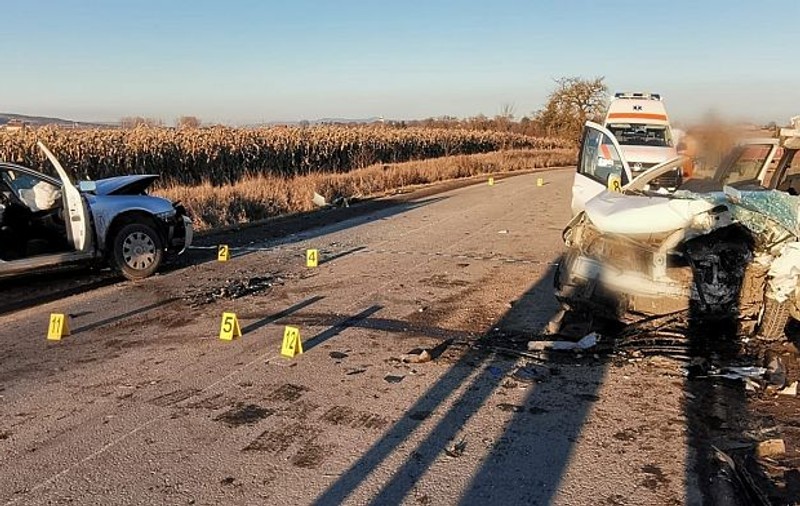 Şase oameni, transportați la spital în urma unui accident în Covasna. Una dintre victime, preluată de elicopterul SMURD