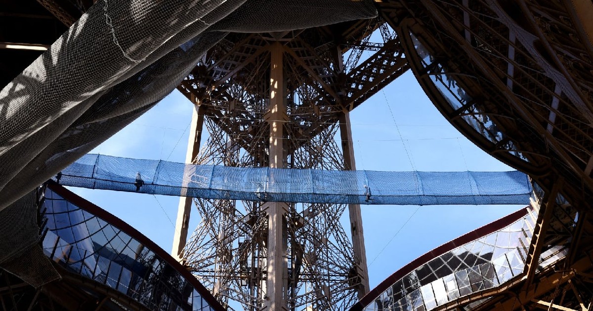 Vertigo - Situat la primul etaj al Turnului Eiffel, podul suspendat oferă o traversare senzațională la o înălțime de aproape 60 de metri.