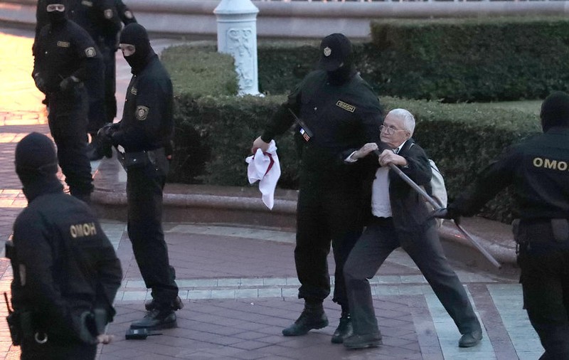 Cine este pensionara de 73 de ani din Belarus care luptă pentru libertate la Minsk. Imaginile au făcut înconjurul lumii