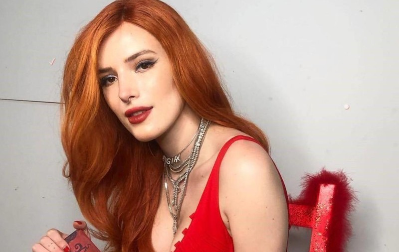 Actrița Bella Thorne a postat singură pozele nud cu care era șantajată de un hacker