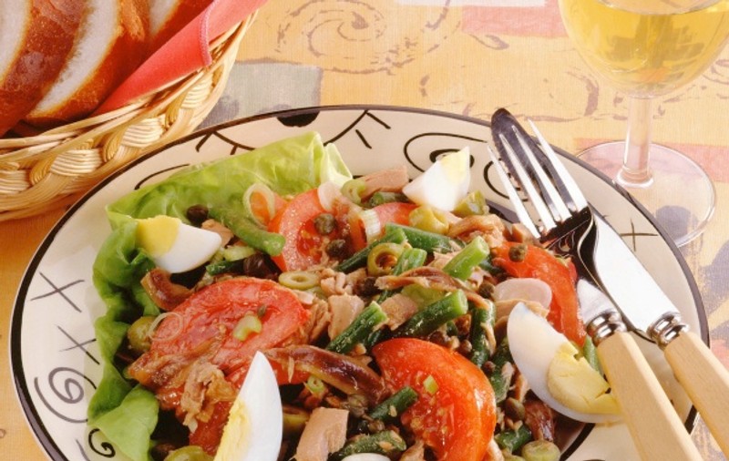 Salată de ton cu roșii și ceapă