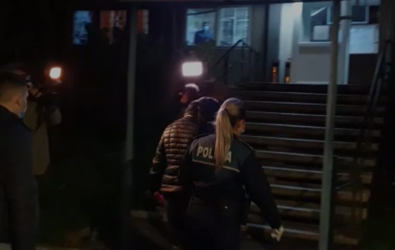 VIDEO  | Femeia care a lovit-o pe Cristina Joia, identificată și audiată la Poliţie: „Mi-a rupt ștergătorul de la mașină”