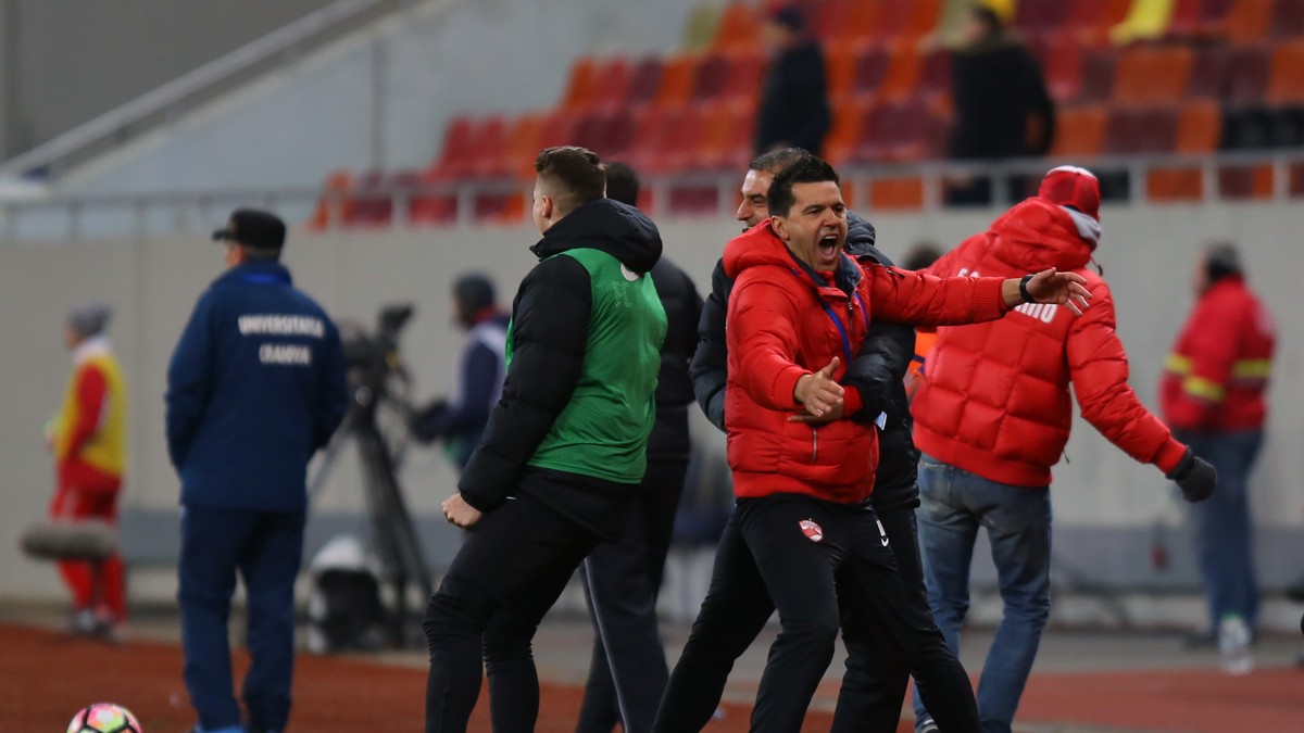 FCSB - Dinamo 2-1. Contra a turbat de furie