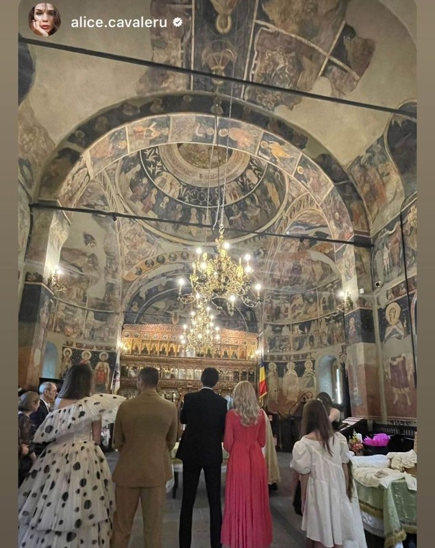 Vladimir Drăghia și-a botezat fetița cea mică. Soția actorului, Alice Cavaleru, a făcut furori în rochie elegantă și adidași