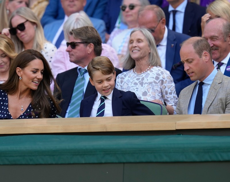 Prințul George al Marii Britanii, în centrul atenției la Wimbledon. Ducesa Kate și prințul William au stat în permanență cu ochii pe el