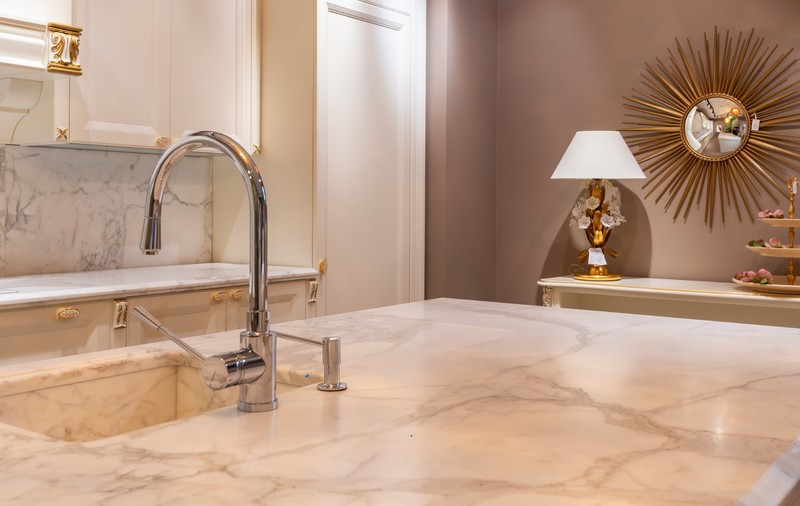 Blaturile din quartz vs. alte materiale: Ce să alegi pentru bucătăria ta