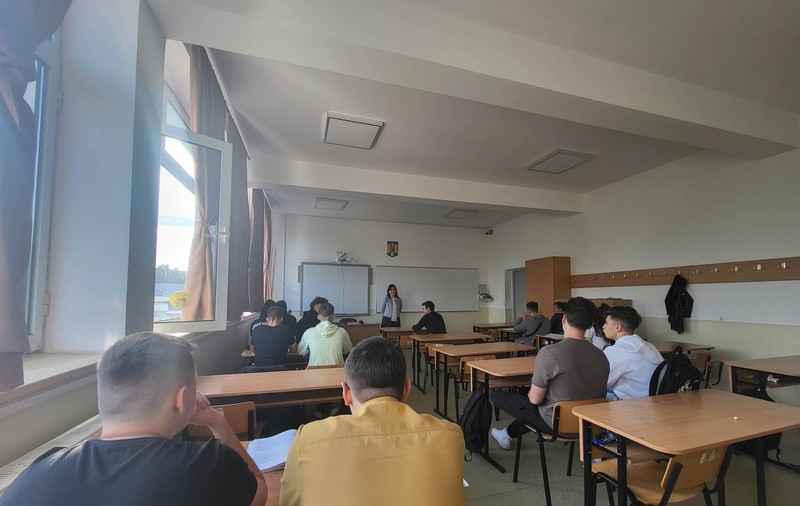 REPORTAJ. Într-un liceu din București, doar 10 profesori din 130 sunt în grevă generală. „Mi se pare tardivă greva și este nedrept pentru elevi”