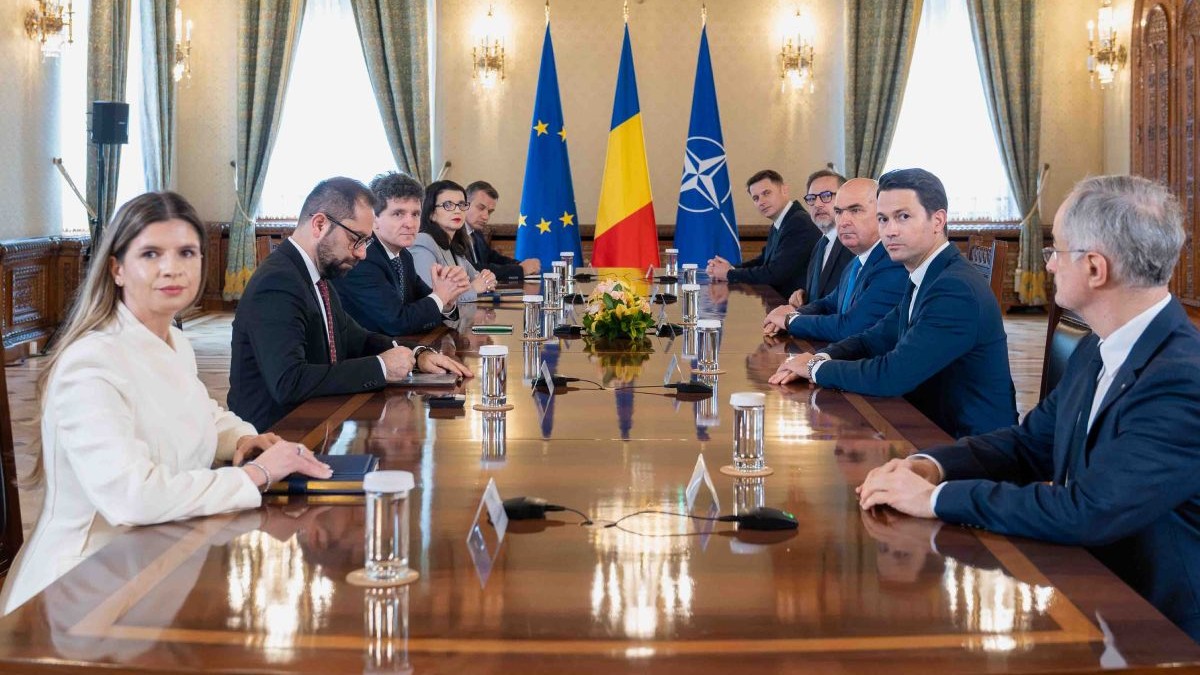 Președintele Nicușor Dan și consilieri prezidențiali la Palatul Cotroceni și o delegație condusă de Ilie Bolojan, premierul interimar al României, în iunie 2026
