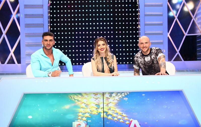 FOTO/ Sânii cântăreței Lidia Buble au luat-o la vale!