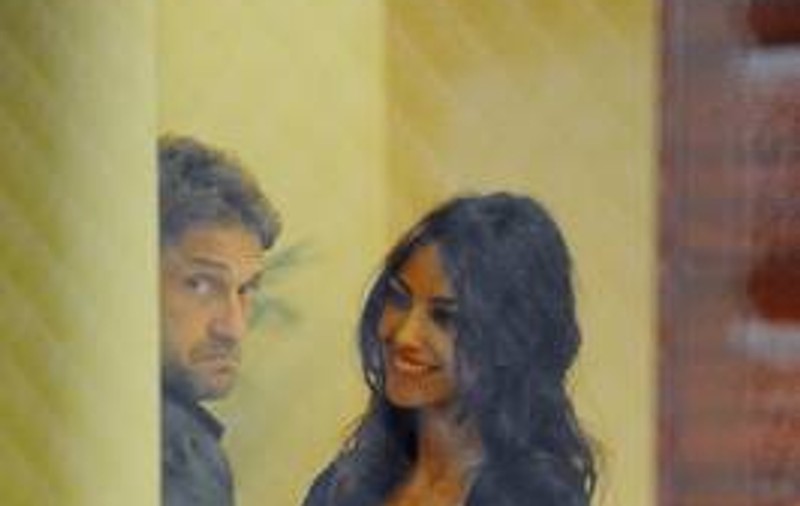 EXCLUSIV! GERARD BUTLER A VENIT ÎN ROMÂNIA pentru MĂDĂLINA GHENEA! Vezi ce ne-a DECLARAT MAMA ROMÂNCEI!