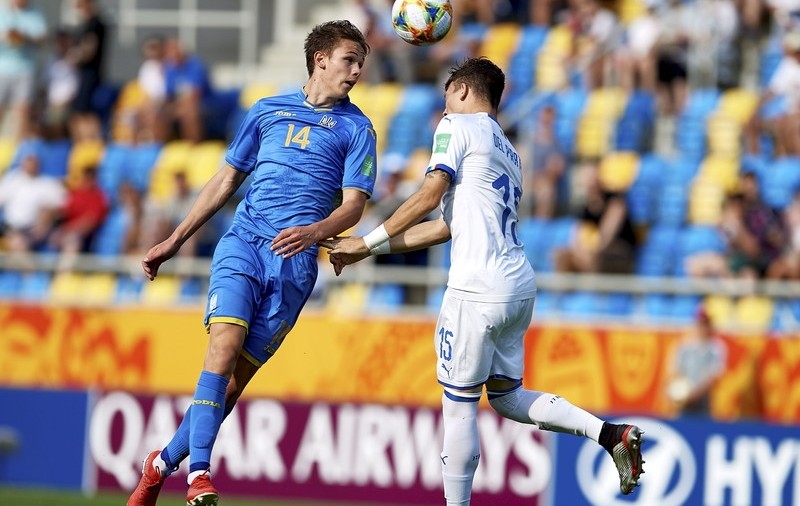 Un fotbalist ucrainean campion mondial de tineret și-a scos la licitație medalia de aur. Banii obținuți vor fi donați armatei