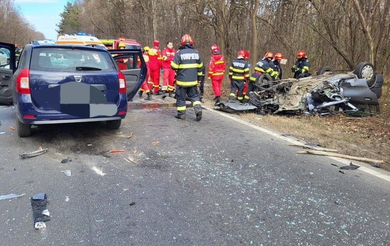 Accident cu patru mașini, pe DN2, la Sintești. O persoană a murit, alte cinci au fost rănite. A fost activat planul roșu de intervenție